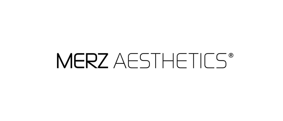 Merz Aesthetics Logo auf hellem Hintergrund, Referenzkunde von KOCH Pac-Systeme