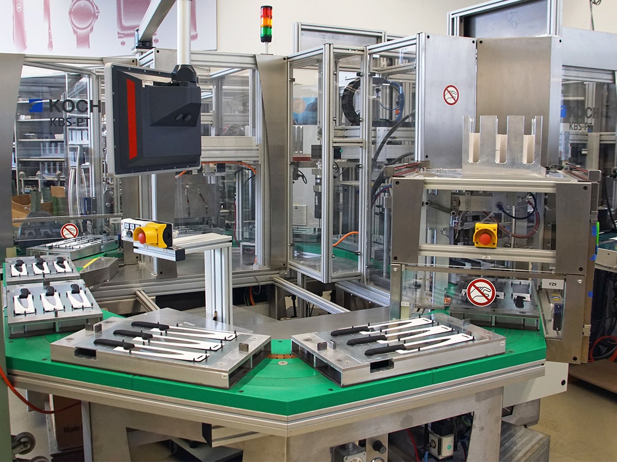 KOCH KBS-PT blister machine with an octagonal pallet transport table holding knives in blister trays