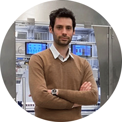 Portrait of Ludovic Heim, Head of Methods and Maintenance at VIVACY, in front of a machine